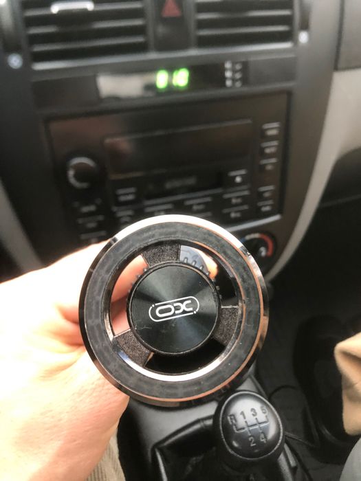 Тримач телефона в авто на магніті