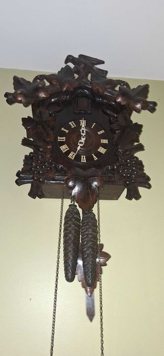 Relógio antigo de cuco