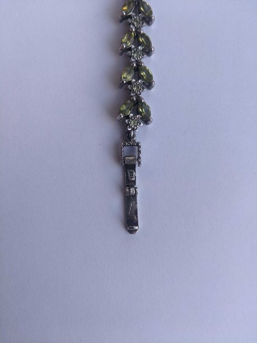 Срібний годинник з натуральним перламутром та перидотами