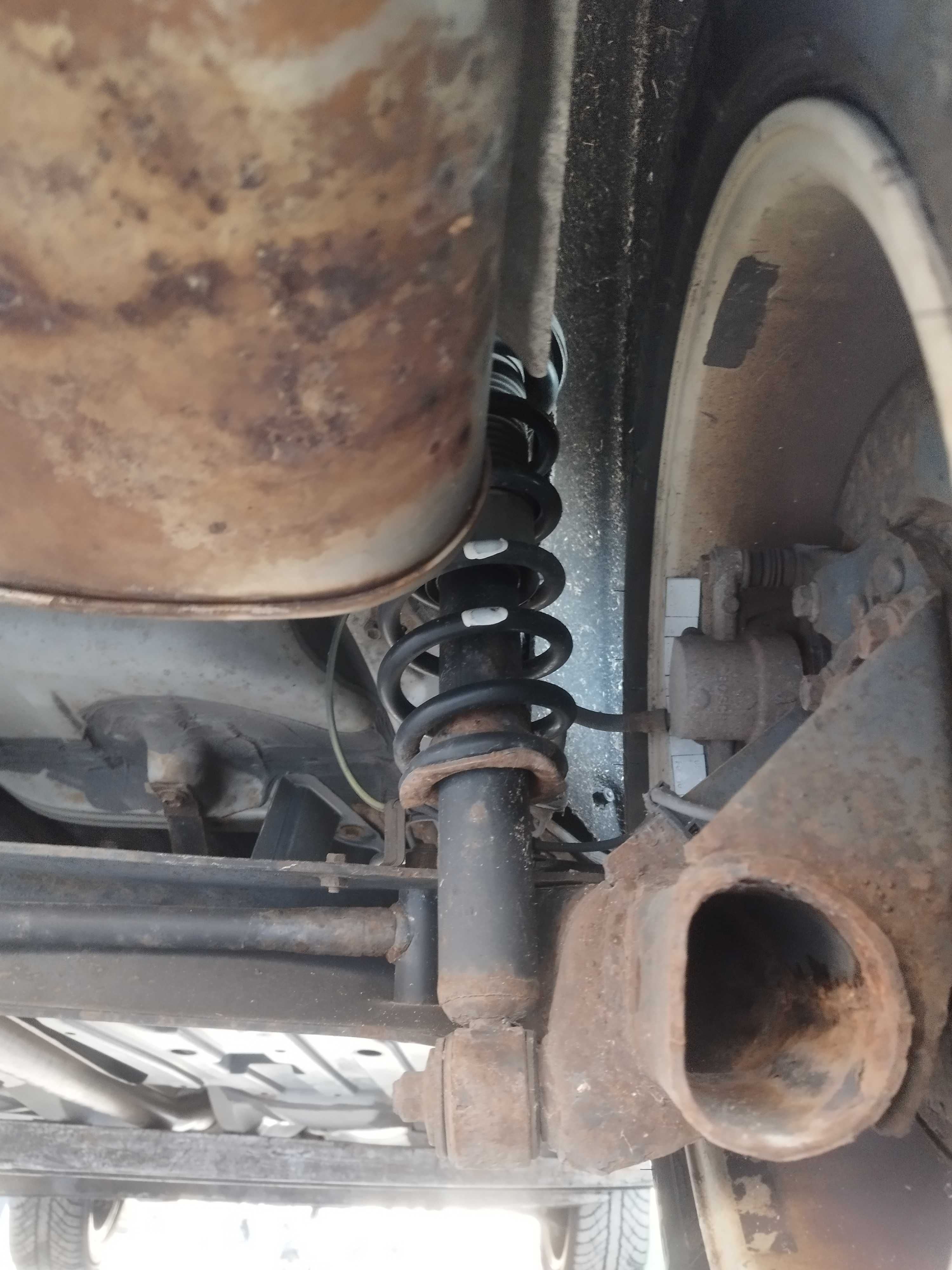 belka zawieszenia tył tylna Toyota Corolla verso II 2.2 D4D