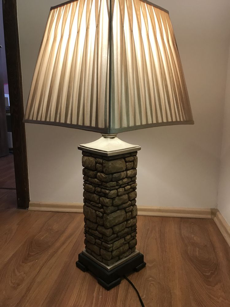 Lampa stojąca z abażurem