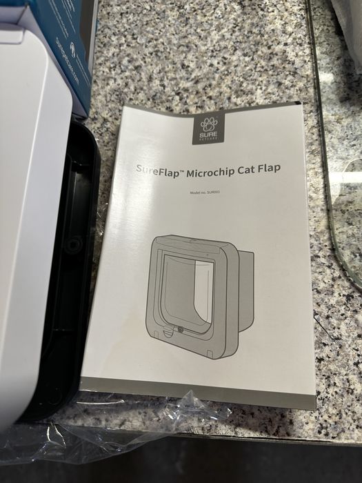 SureFlap - дверцята, клапан Sure Petcare з мікрочіпом для котів