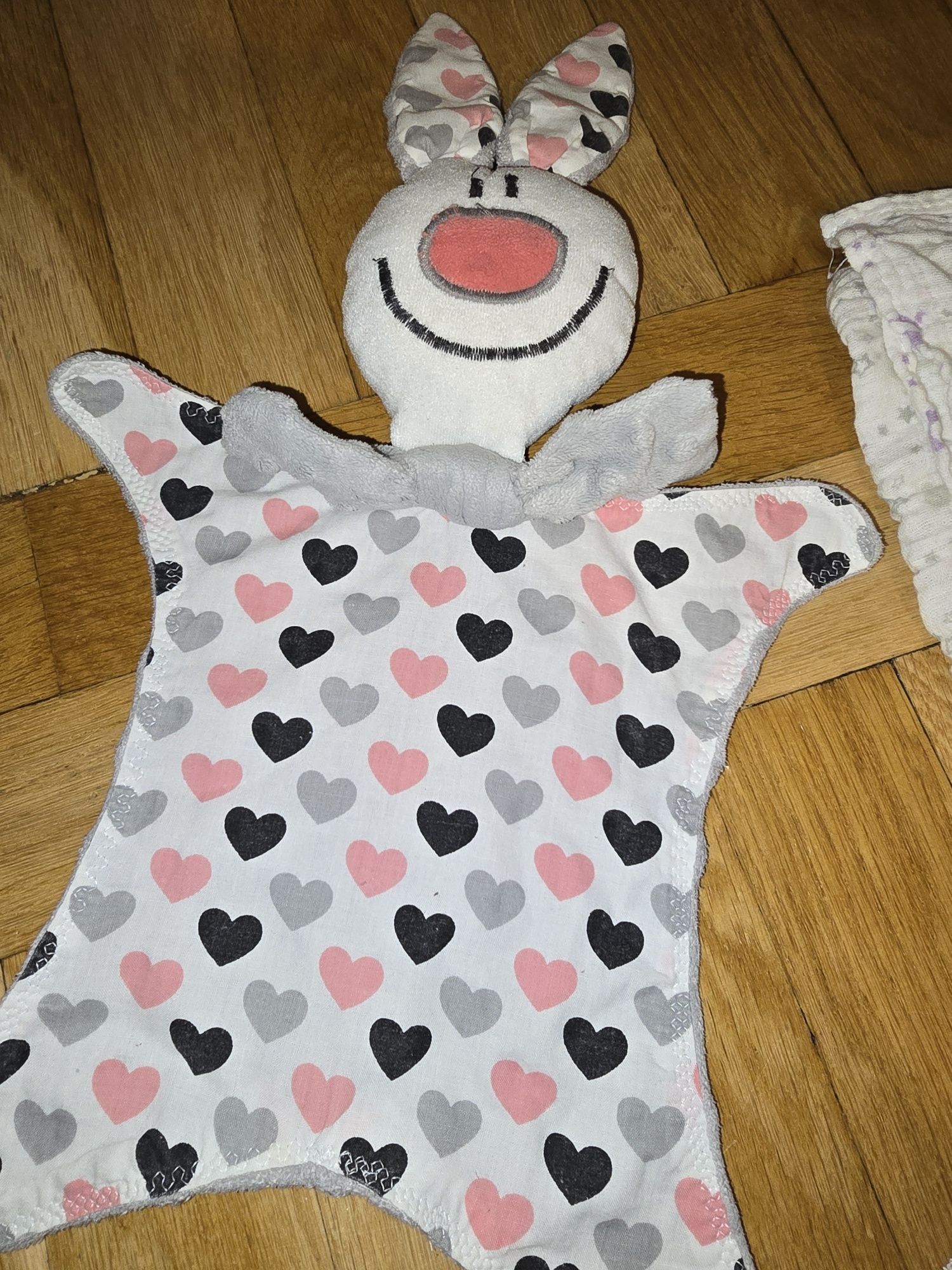 Zestaw: przytulanka królik, pieluszka muślinowa i myjka BabyOno