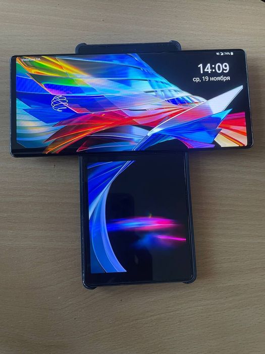 Продам lg wing с 2 дефектами