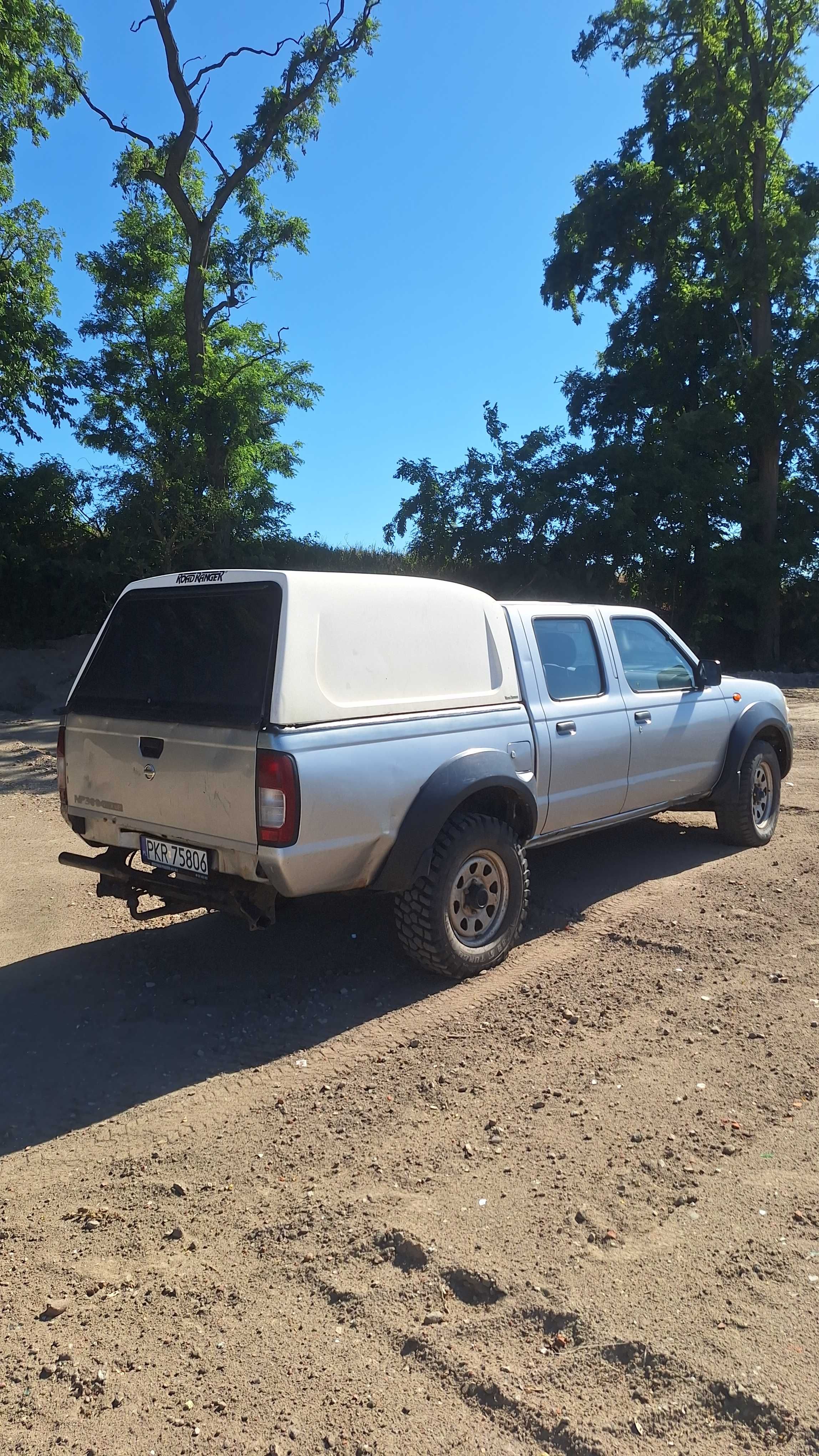 Nissan NP300 Pick Up 2009 r. hak 5-osobowy 133KM napęd 4x4