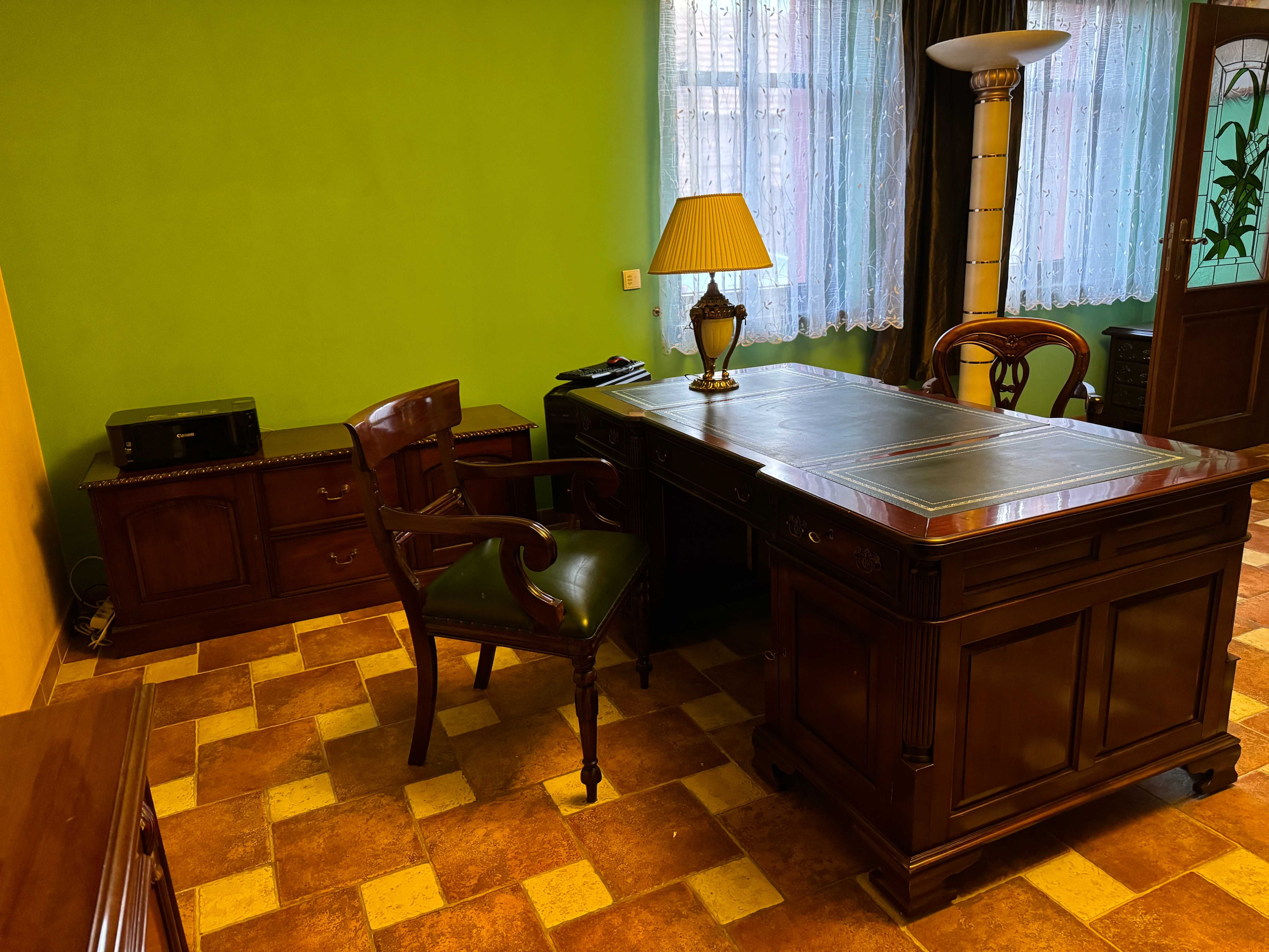 Antyczne biurko - gabinet , ciemne drewno, eleganckie