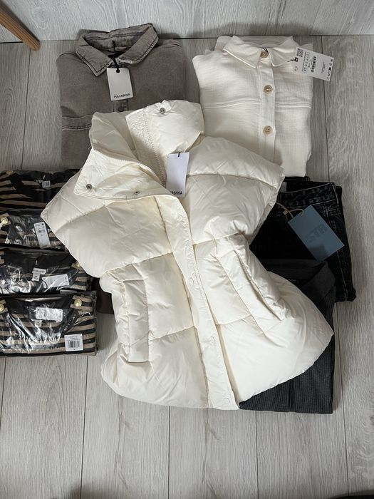 Безрукавка пуфер оверсайз М/L bershka біла молочна дута жилетка