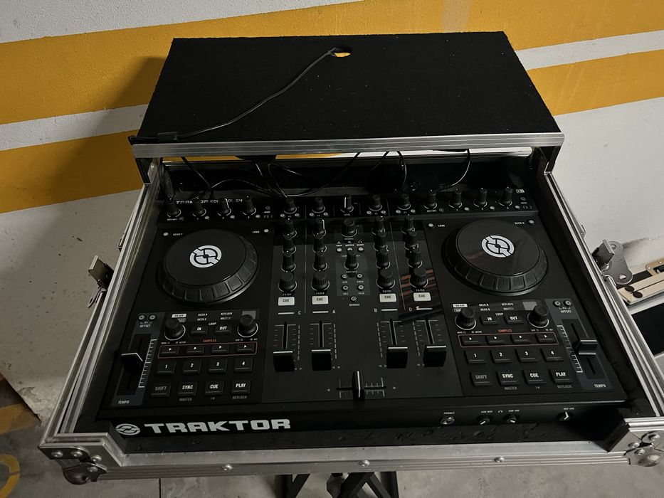 Traktor S4 MK1 impecável