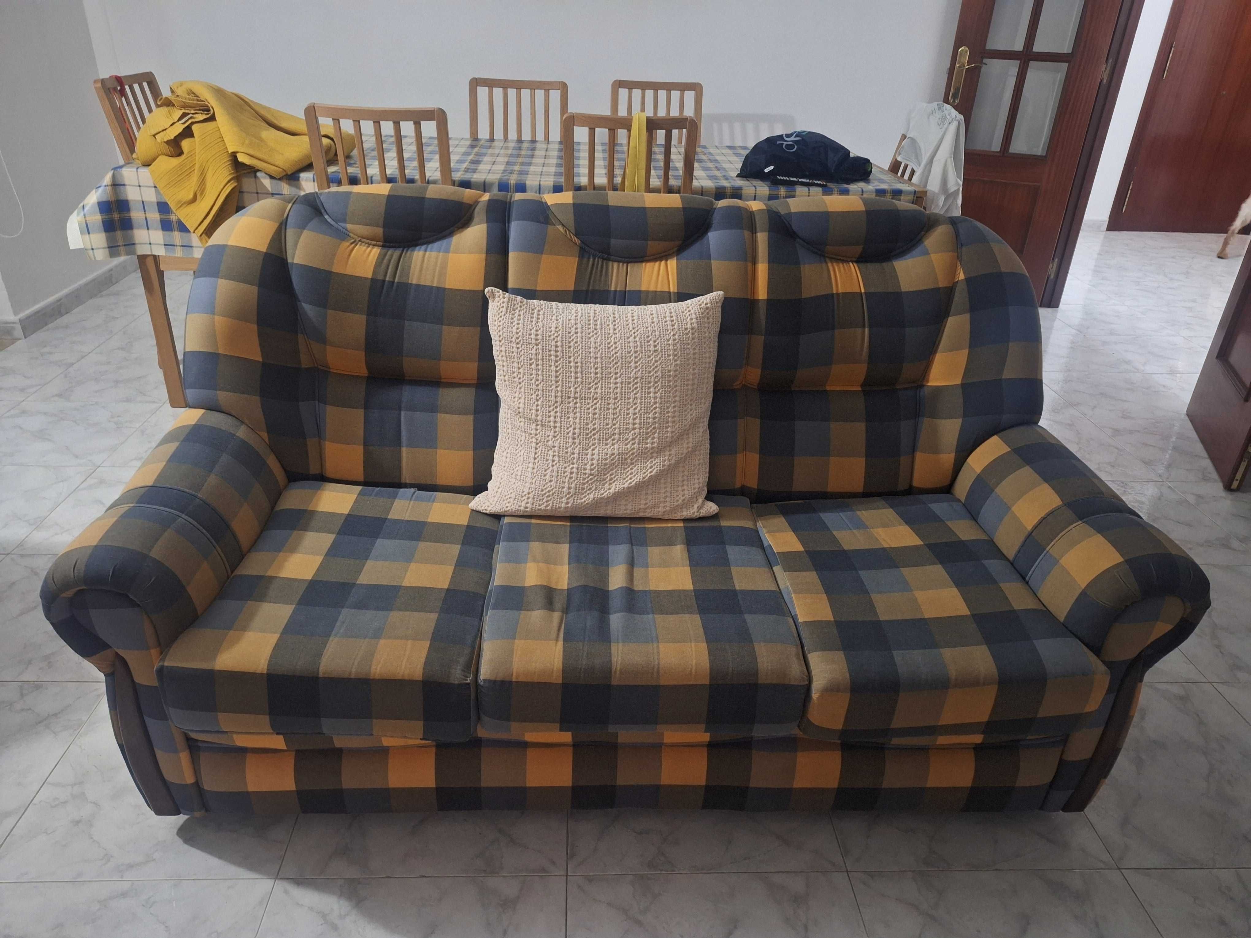 Vendo dois Sofás oportunidade