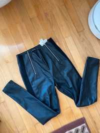 Spodnie ze sztucznej skóry Zara a la zamszowe wstawki suwaki zamki S
