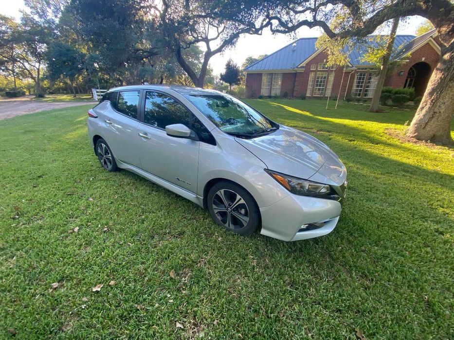 Бампер 2018 Nissan Leaf капот крыло фара комплект 2019 2020 2021