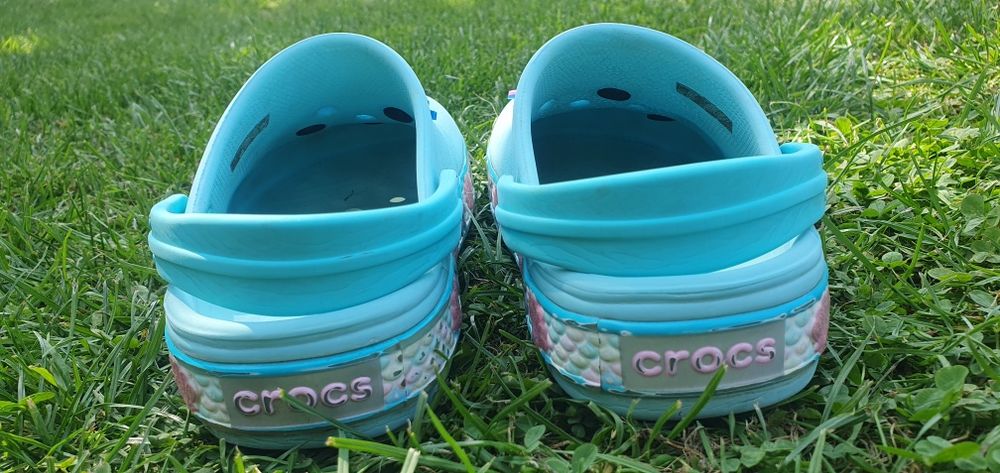 Crocs j2 z przypinkami roz  33-34