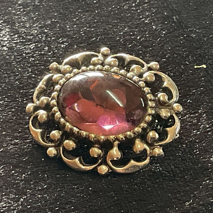 Broche prata peça vintage 3 cm