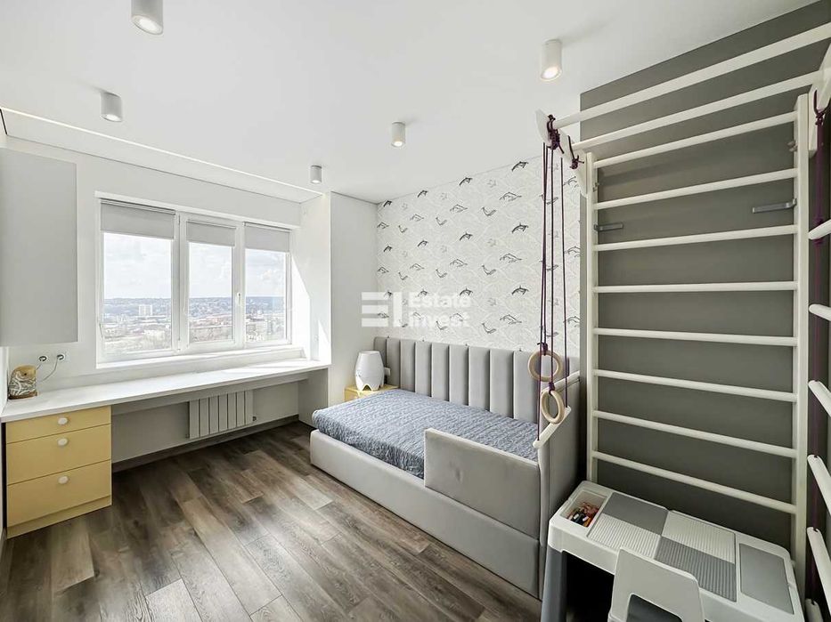 Продам 3-х к кв, новострой, ЖК Дом с ротондами, метро Научная, Госпром