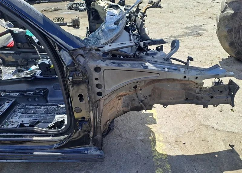 AUDI A3 8V 18r FARTUCH PODŁUŻNICA PRAWA LY9T