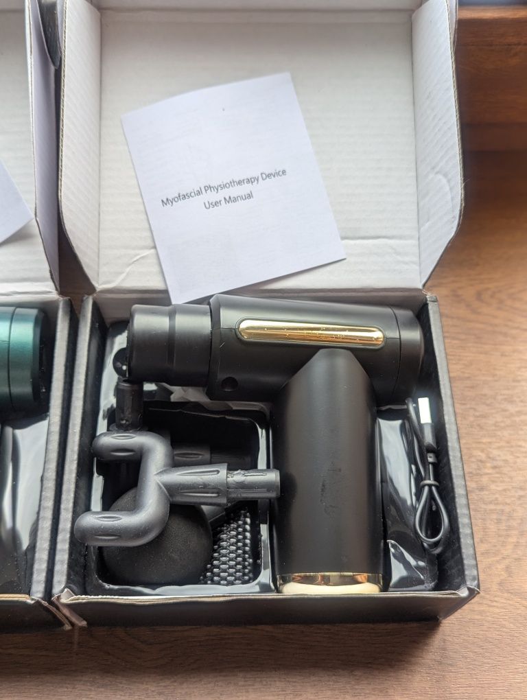 Портативний перкуссионный массажер аккумуляторный Massage Gun 4насадки