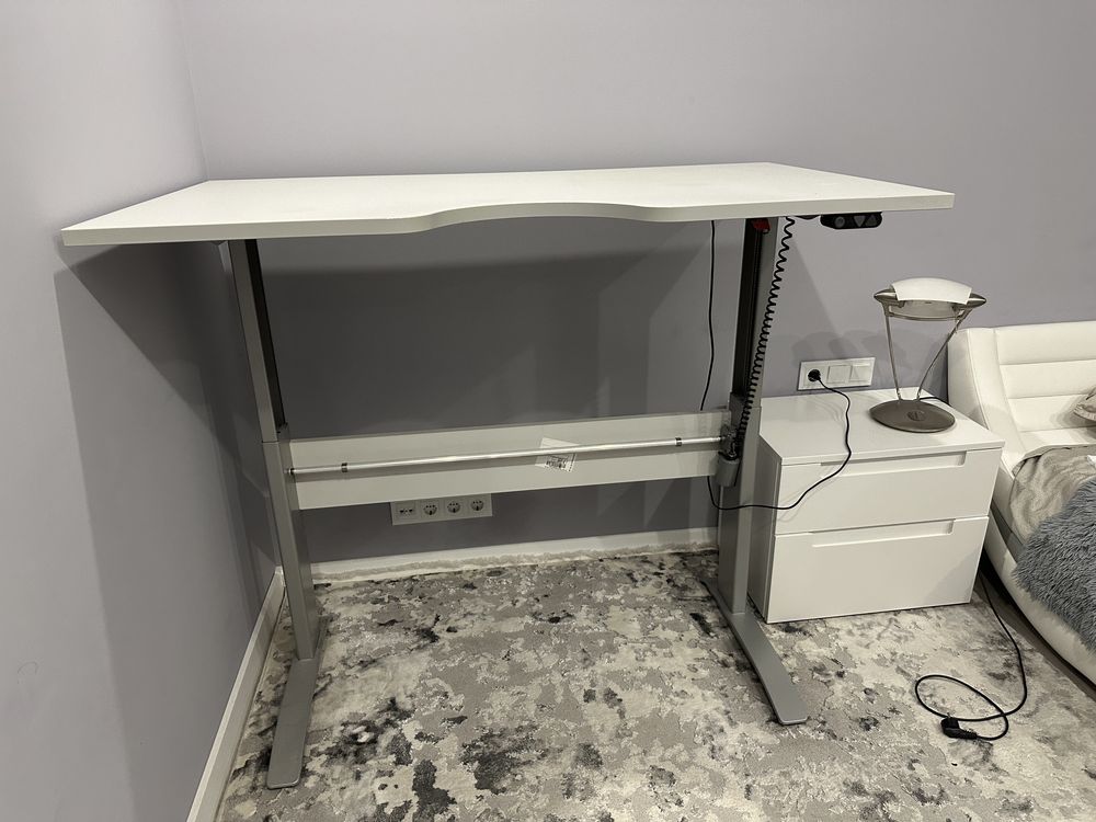 Продам Комп'ютерний стіл з регулюванням висоти навантаження до 120 кг