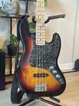 Gitara basowa Squier Jazz Bass - Aktywny (EMG jvx)