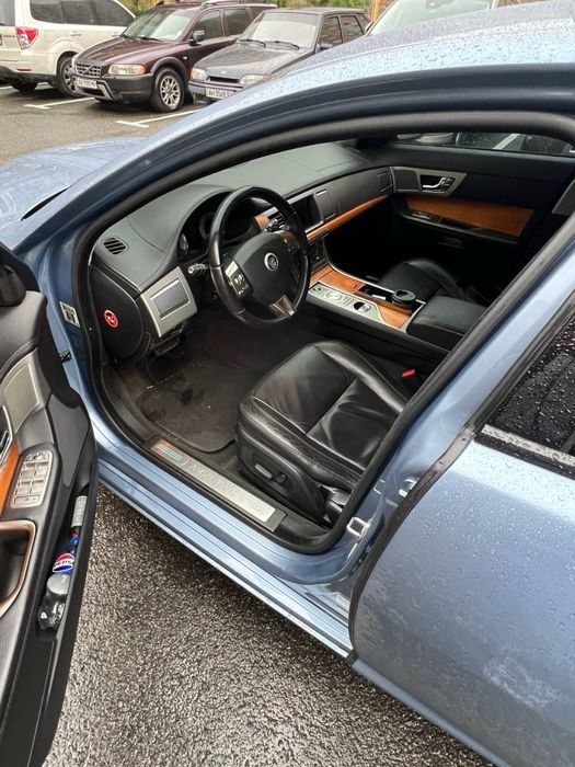 Продам терміново jaguar XF 3,0 148к пробігу