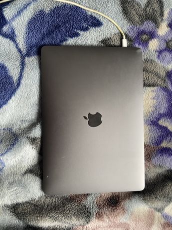 Продам macbook 2017 pro