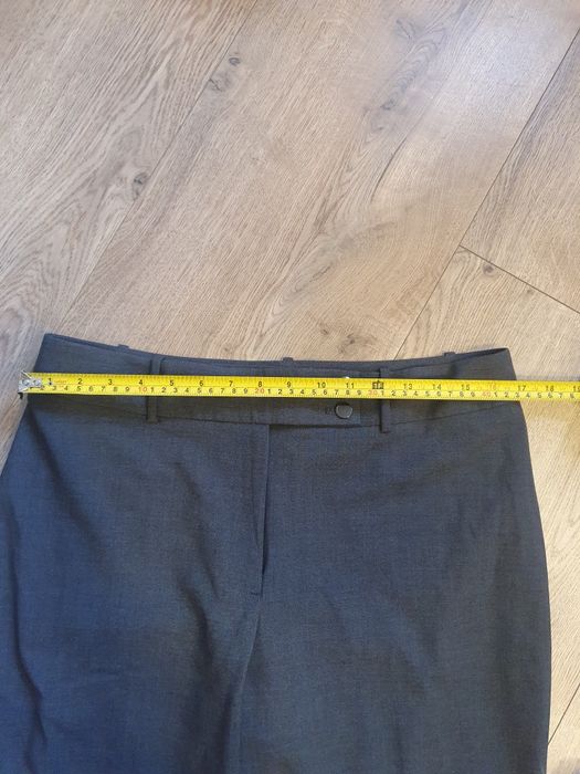 Zestaw ubrań damskich w rozmiarze L. Składy widoczne na zdjęciach.