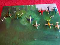 Miniaturas vintage de aviões em  metal