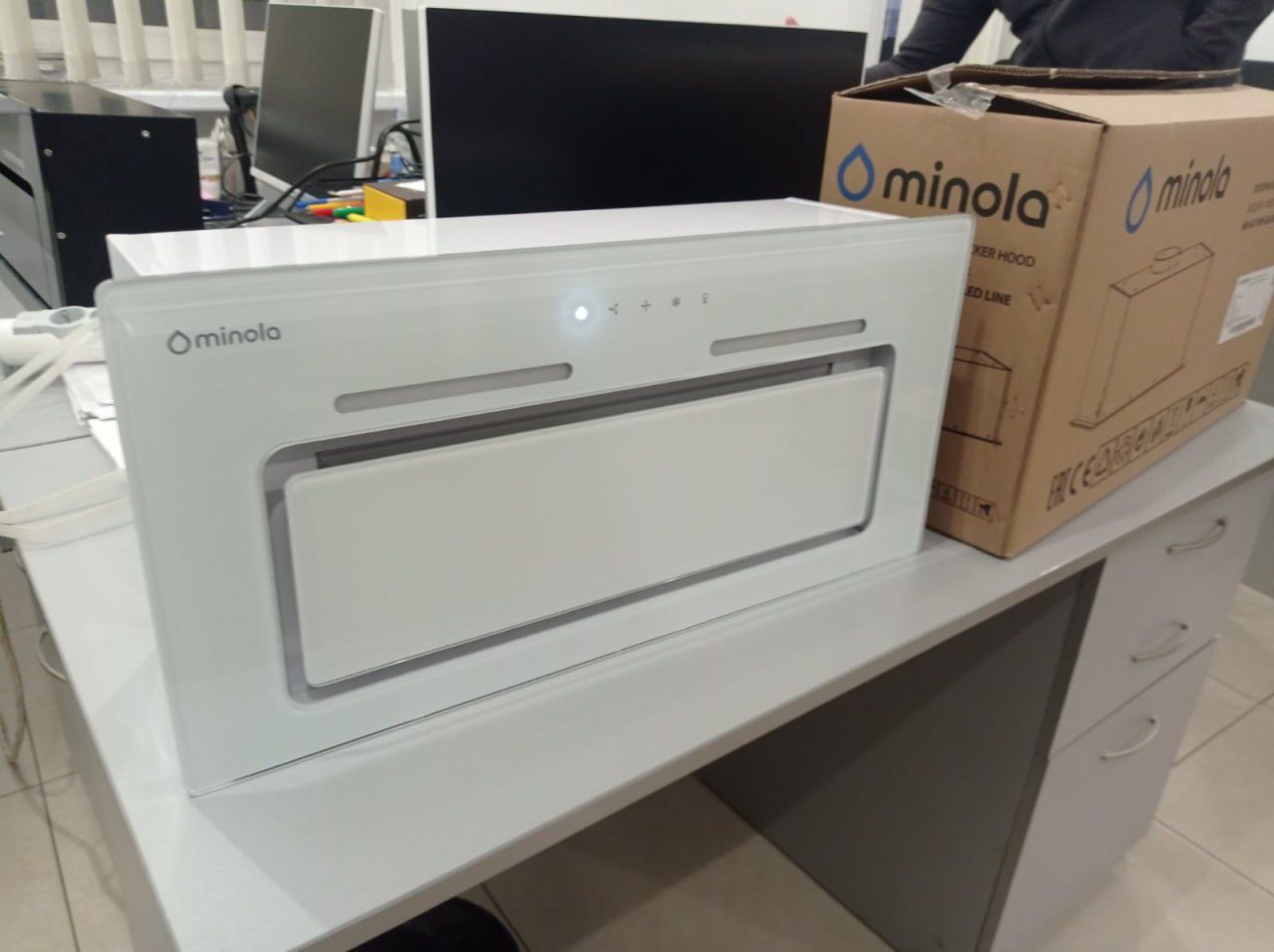 Полностью встраиваемая вытяжка Minola - Ventolux.Разные цвета.Доставка