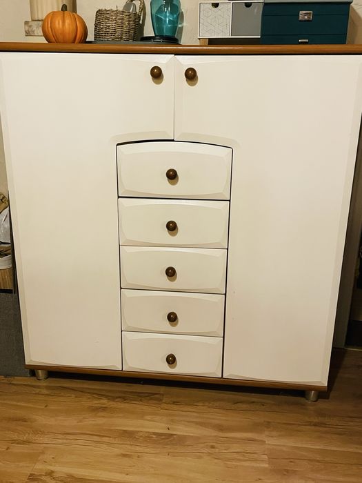 2 komody po renowacji czyli fronty malowane farbą beckers do mebli