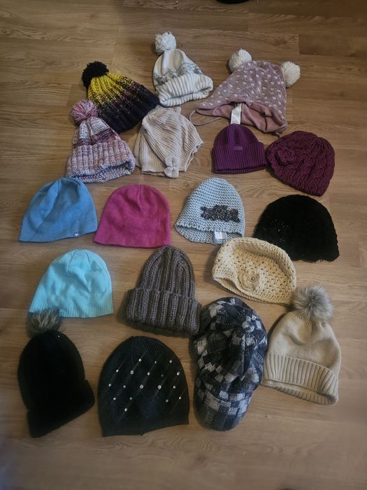 Czapki - różne rodzaje 3 zł szt