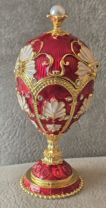 Szkatułka na biżuterię metalowa emaliowana złocona styl Faberge Paris.