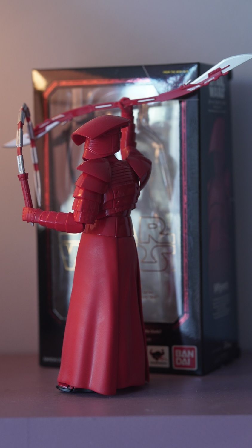 SHFIGUARTS STAR WARS Elite Praetorian Guard (with double blade)