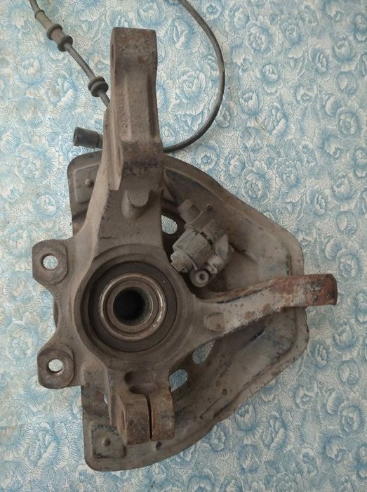 Продам поворотний кулак  на опель вектра