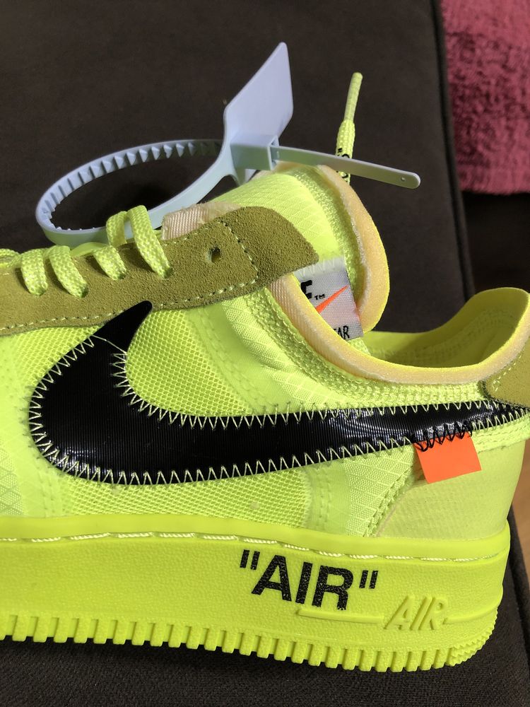 Продаются кроссовки  OFF-WHITE x Nike Air Force 1 Low "Volt" новые