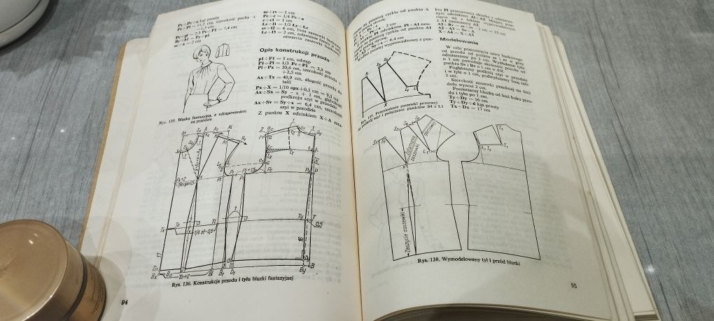 Krój odzieży damskiej autor Ryszard Kowalczyk - stan idealny