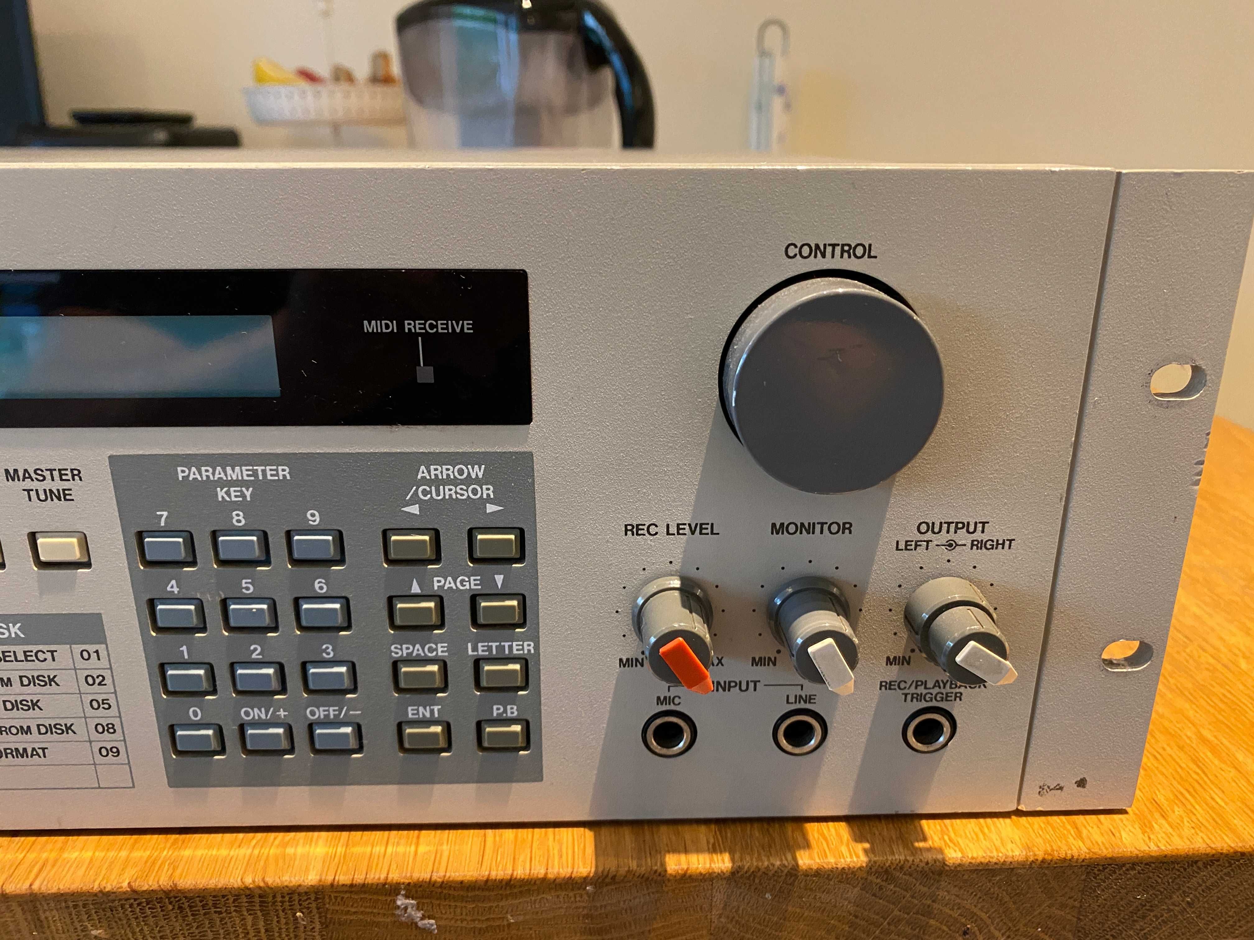 Akai S950 max 2,25MB RAM OS 1.2 sampler 12 bit
