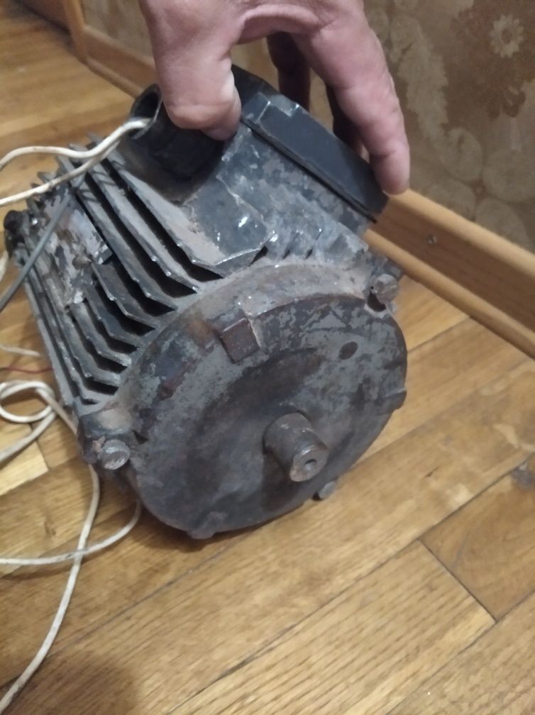 Продам электродвигатель СССР. 2880 об.