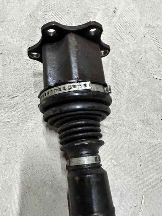 Піввісь Skoda SuperB Octavia. Полуось Ceперь Октавиа