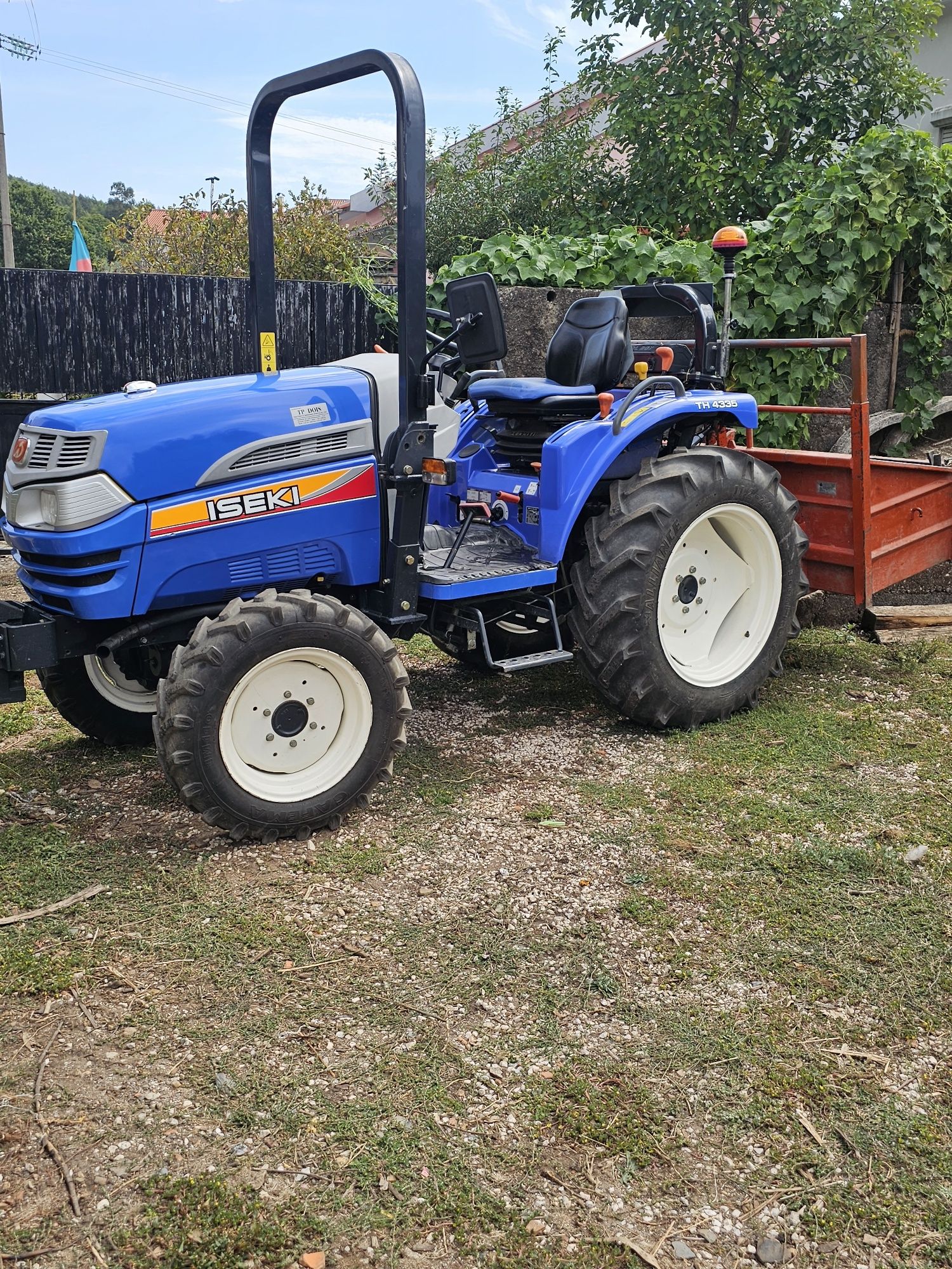 Trator Isek TH 4335