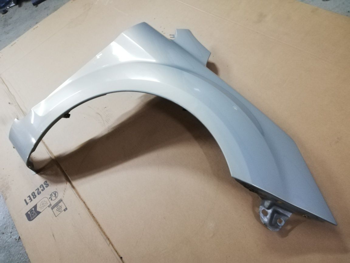 Błotnik prawy przód przedni nadkole Ford Focus mk2 Lift 08-11r kod P8