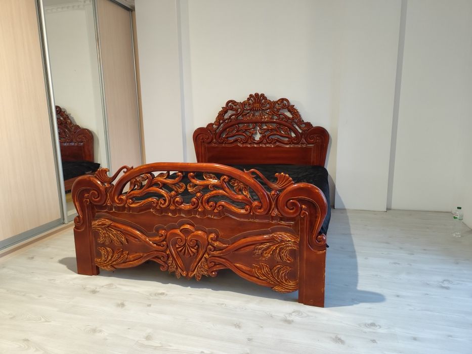 Спальне ліжко ручної роботи