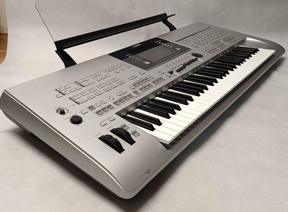Yamaha tyros 4 keyboard