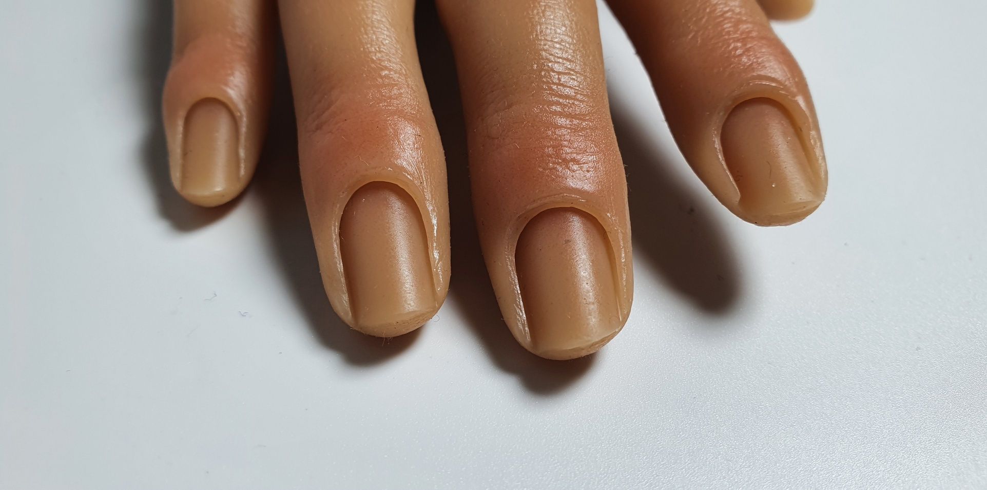 Ultrarealistyczna dłoń do nauki manicure, hybrydy itp.