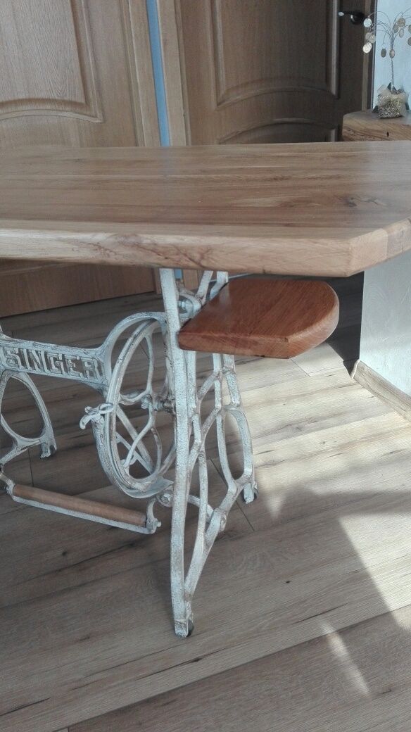 Стол дубовый , ретро из станины швейной машинки.