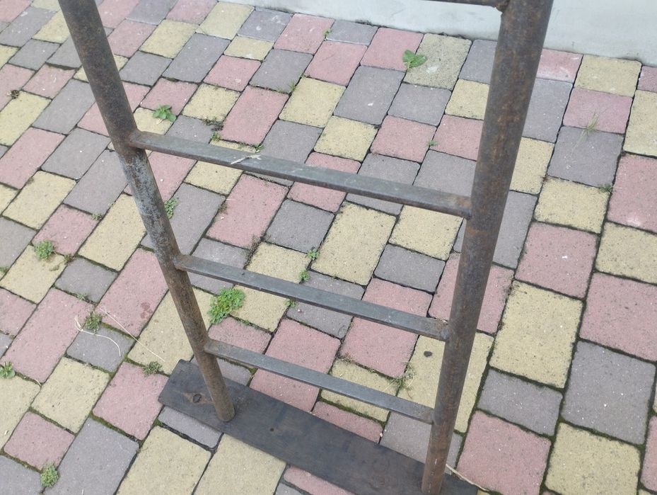 Драбина металева висота 4,34 м.