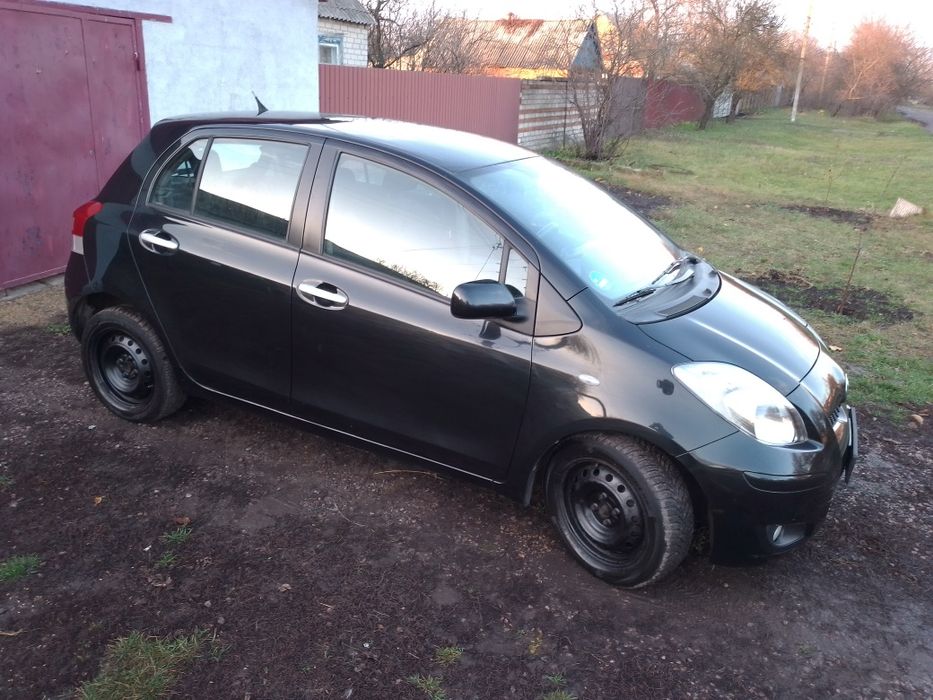Продаю TOYOTA Yaris в гарному стані.