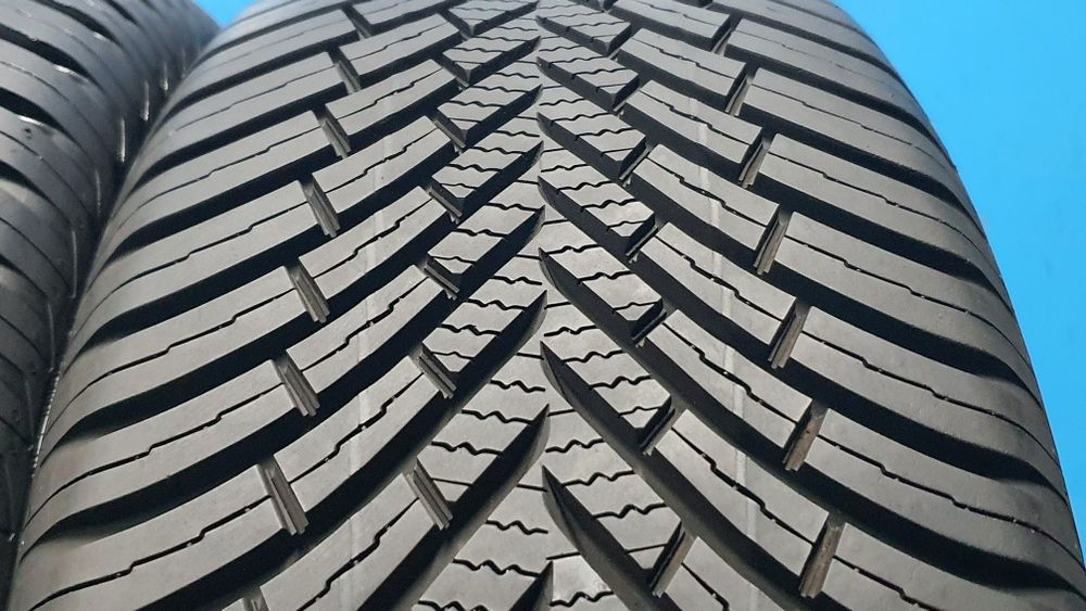 215/55 R16 Markowe opony całoroczne Vredestein ! Rok 2022