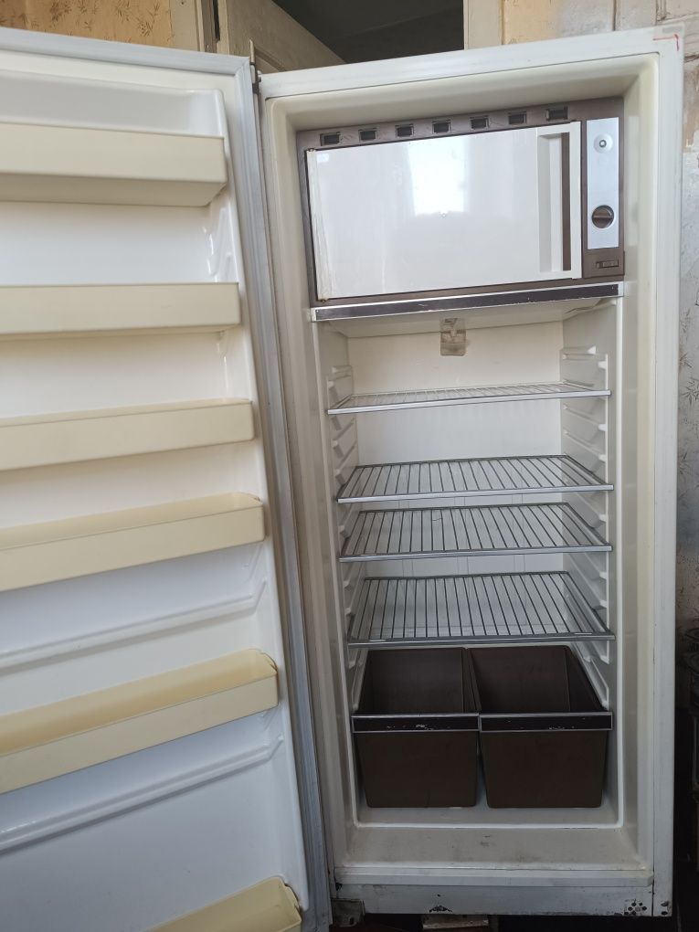 Холодильник СНАЙГЕ 15Е в гарному стані, у ремонті не був