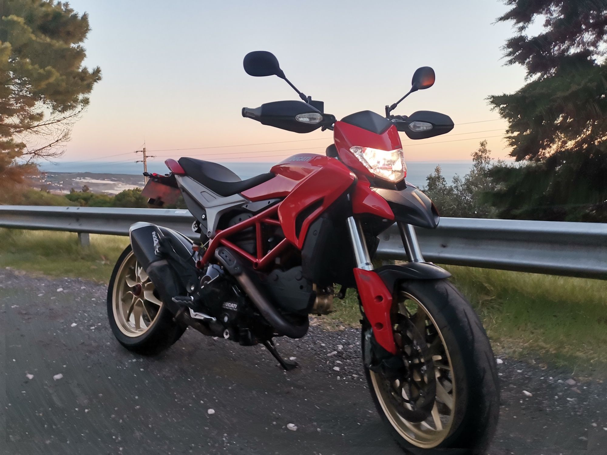 Ducati Hypermotard 821 do ano 2013