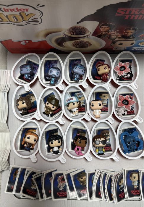 Колекційні фігурки Kinder Joy Stranger Things Дивні Дива продаж