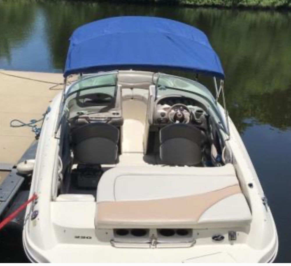 Sea Ray 220 BR motor in-board